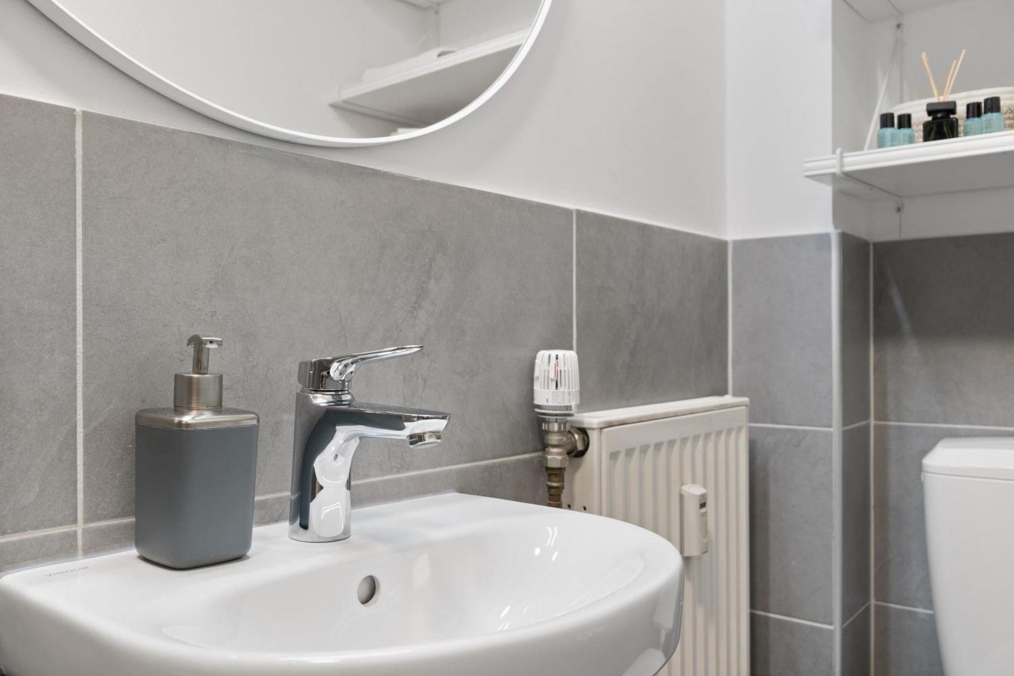 Modernes Apartement Am Rhein In Ruhiger Lage Keulen Buitenkant foto